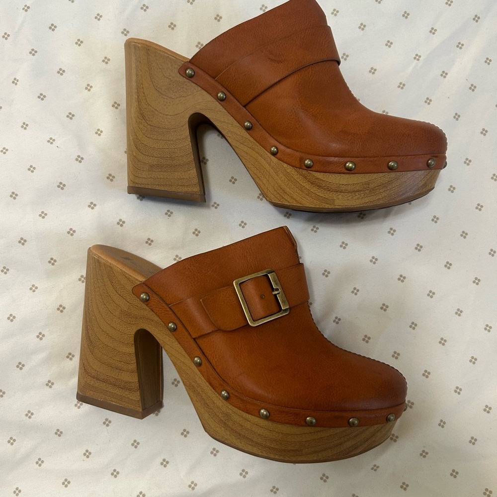 Boho 70’s platform vegan leather clogs